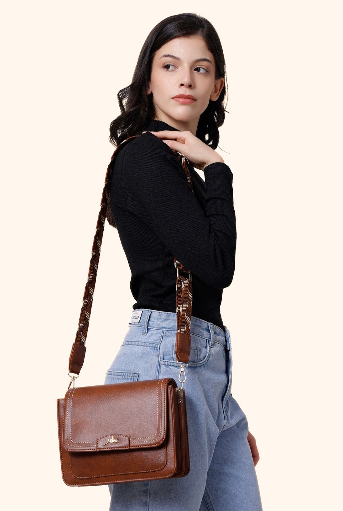 Veyna Sling Bag