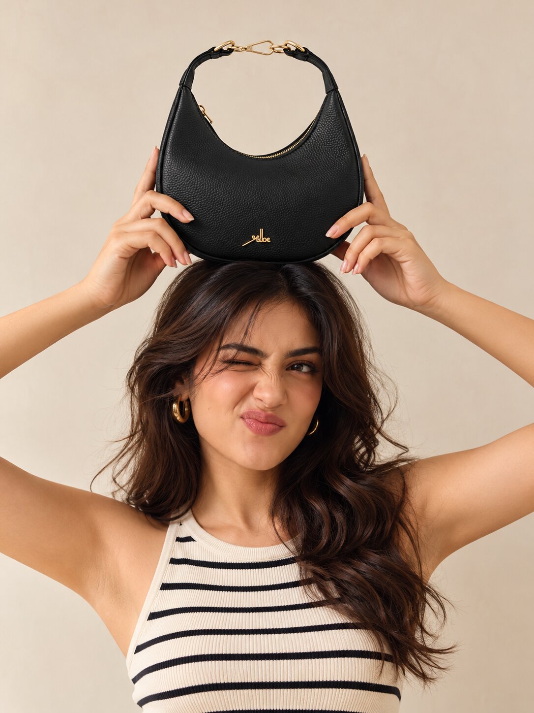 Ruelle Black Sling Bag